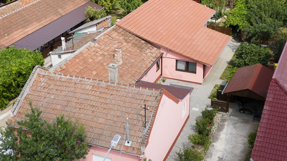 Casă cu 7 camere și 2 băi in Grădiște - Poză 2