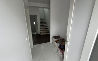Carport. Toate utilitatile. In vatra veche la asfalt. - Poză 8