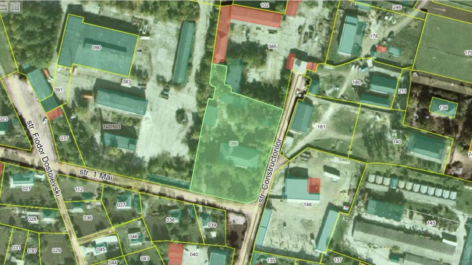 De vânzare teren cu construcții în orașul Sângerei – 56,7 ari - Poză 1