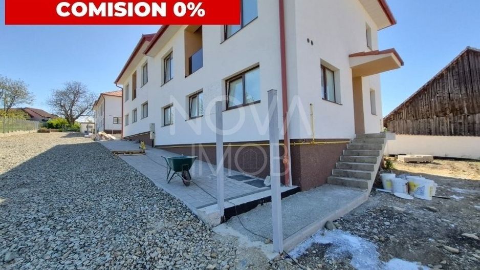 Casa tip duplex, la alb - Sura Mica - COMISION 0 - Poză 1
