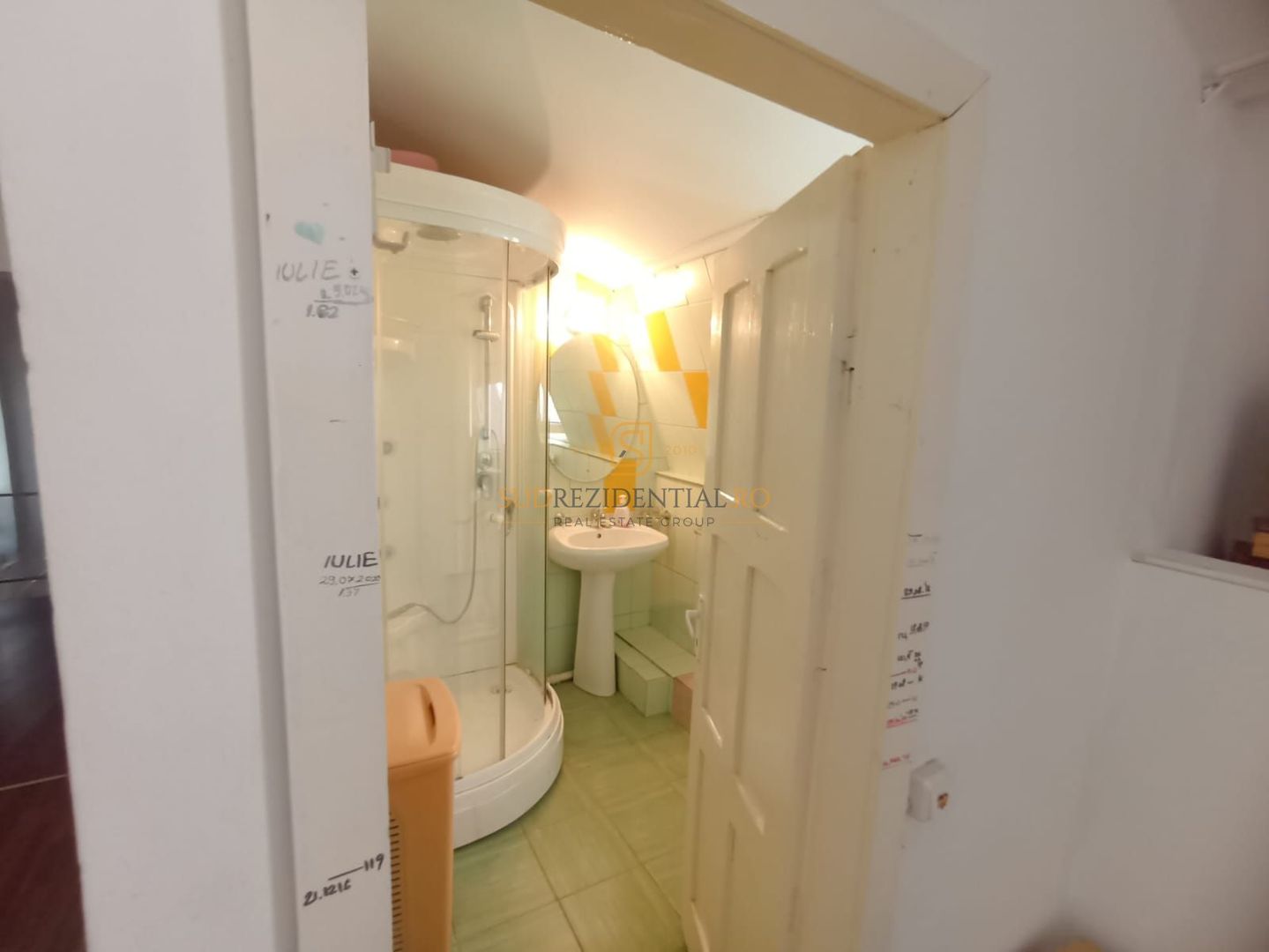 Casa spatioasa cu 7 camere, zona Bd. Brancoveanu, acces facil metrou - Poză 17
