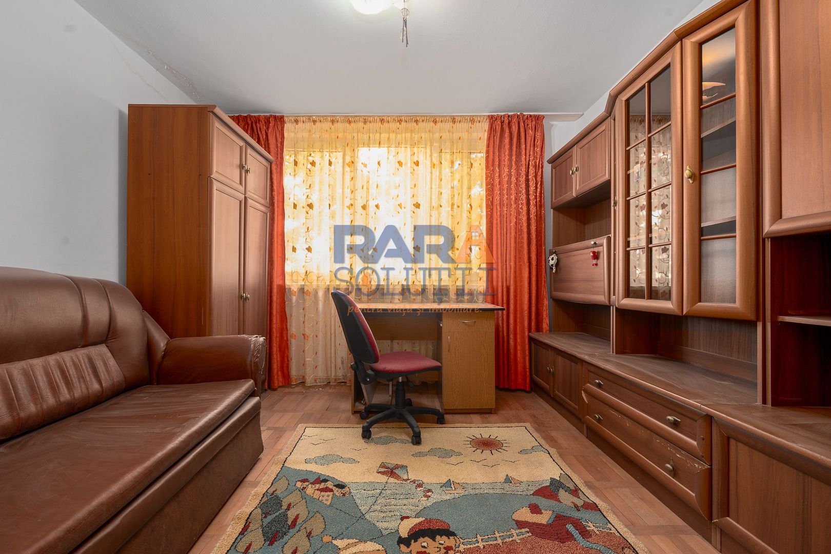 Apartament 3 camere, decomandat, mobilat - Poză 1