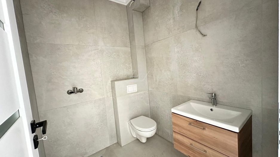 Bloc nou. Apartament cu 3 camere spations. 2 Bai. Etaj 1 - Poză 8