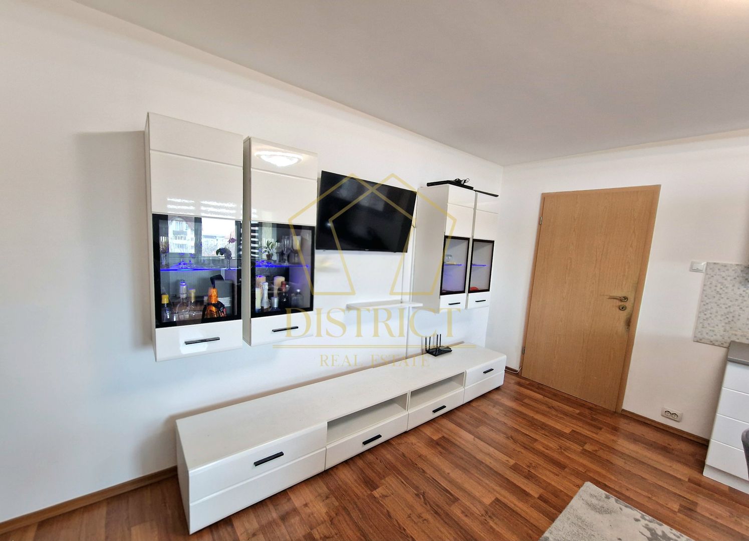 Apartament deosebit cu 3 camere | Calea Sagului - Poză 3