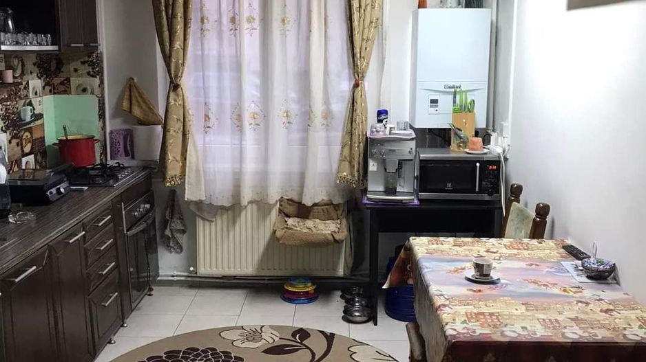 Vind apartament 3 camere - Poză 1