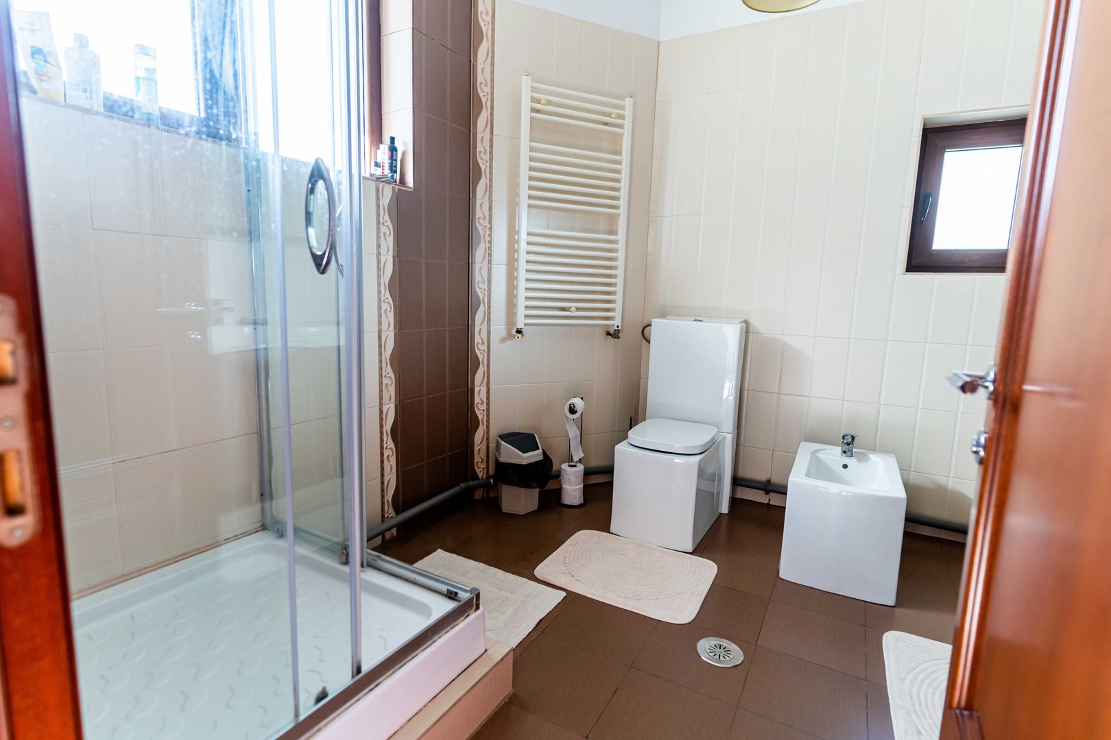 Casă / Vilă cu 6 camere de vânzare în Balotesti - Poză 10