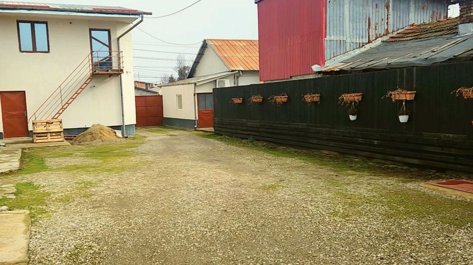 Vila 290mp + 4 spatii comerciale/chiriasi /depozitare, teren 1401 mp, acces DN1 - Poză 26