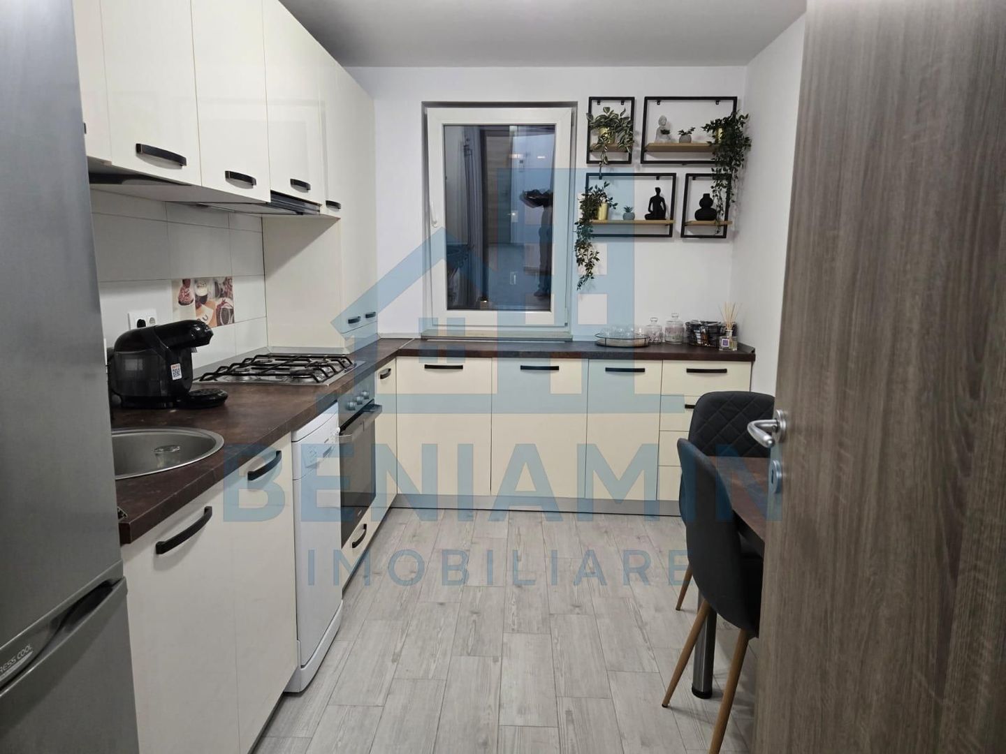 Apartament 2 camere decomandate zona Coresi 2017 70mp - Poză 6
