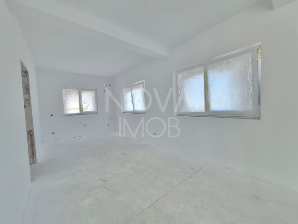 Casa tip duplex, la alb - Sura Mica - COMISION 0 - Poză 7