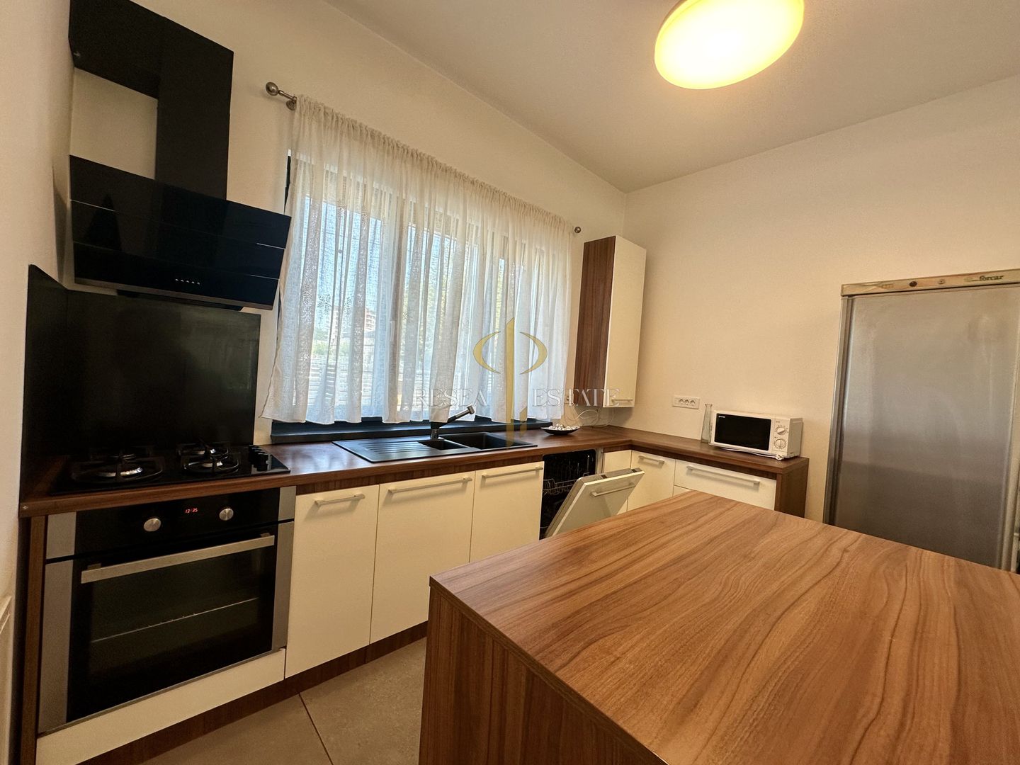 Casă modernă P+1E de închiriat – Lipovei, mobilată și utilată - Poză 3