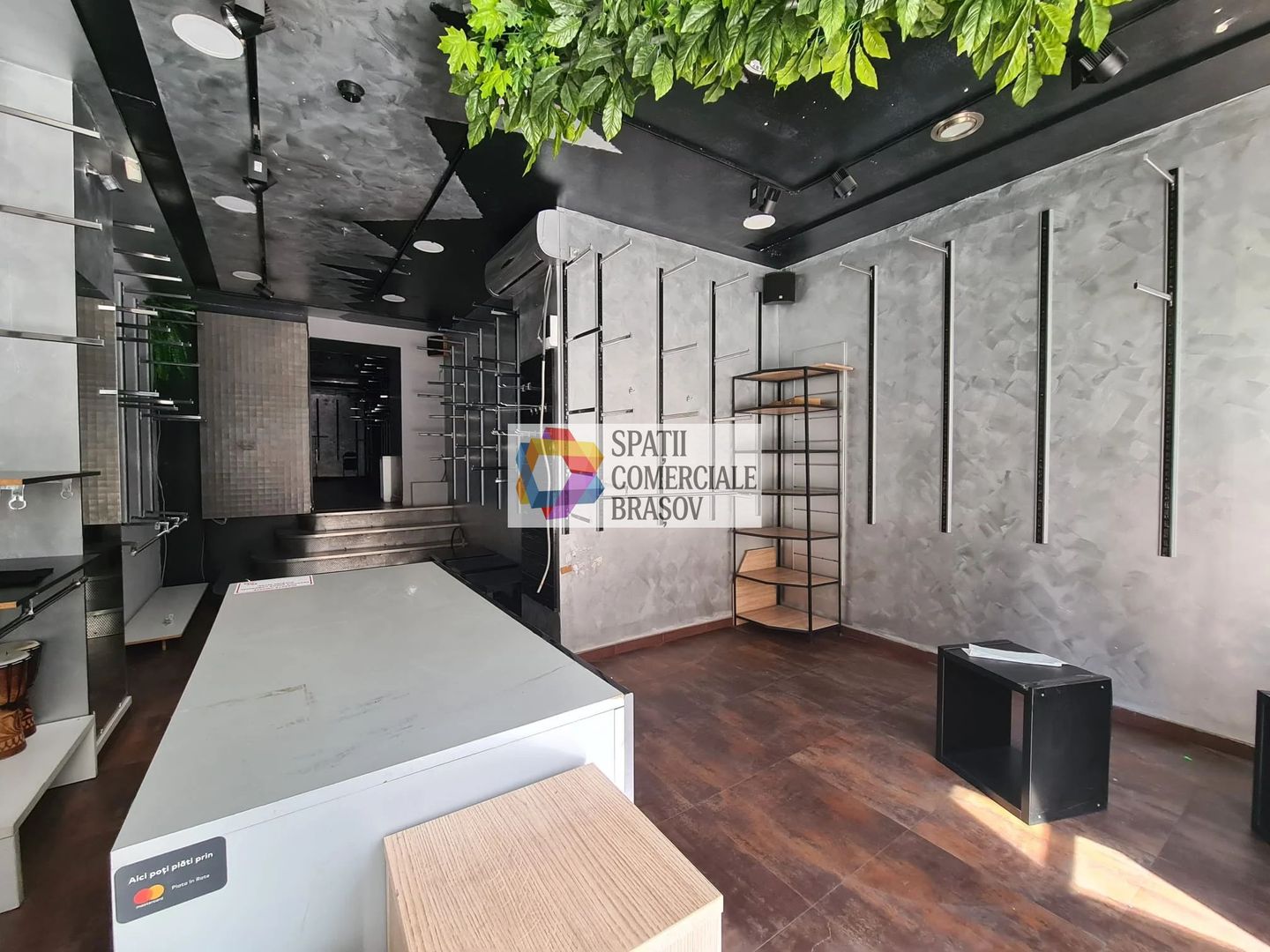 Spatiu comercial ultracentral cu vad- 90 mp - Poză 3