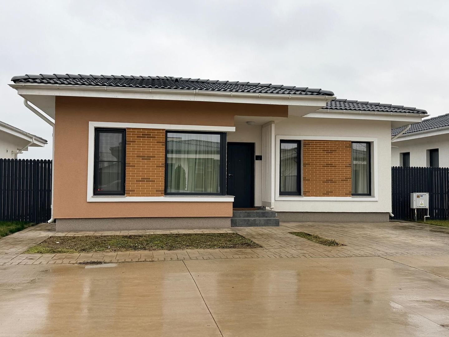 Casa deosebita cu finisaje premium si gradina privata Tunari - Poză 15