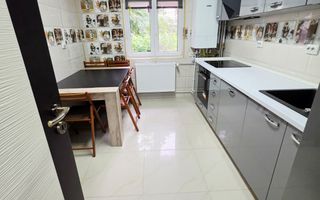 Apartament 3 camere de inchiriat, 9 Mai, 2 bai, beci - Poză 1