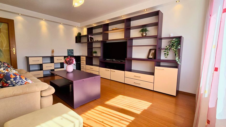 Apartament etaj intermediar, luminos, centrală proprie, fereastră la baie - Poză 1