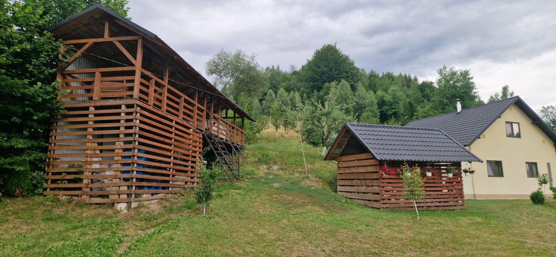 Casa si teren potential turistic Slatioara-Suceava - Poză 6