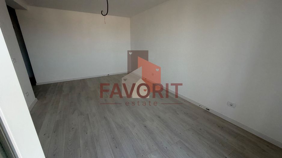 Decomandat. Disponibil imediat. Strada asfaltata - Poză 3