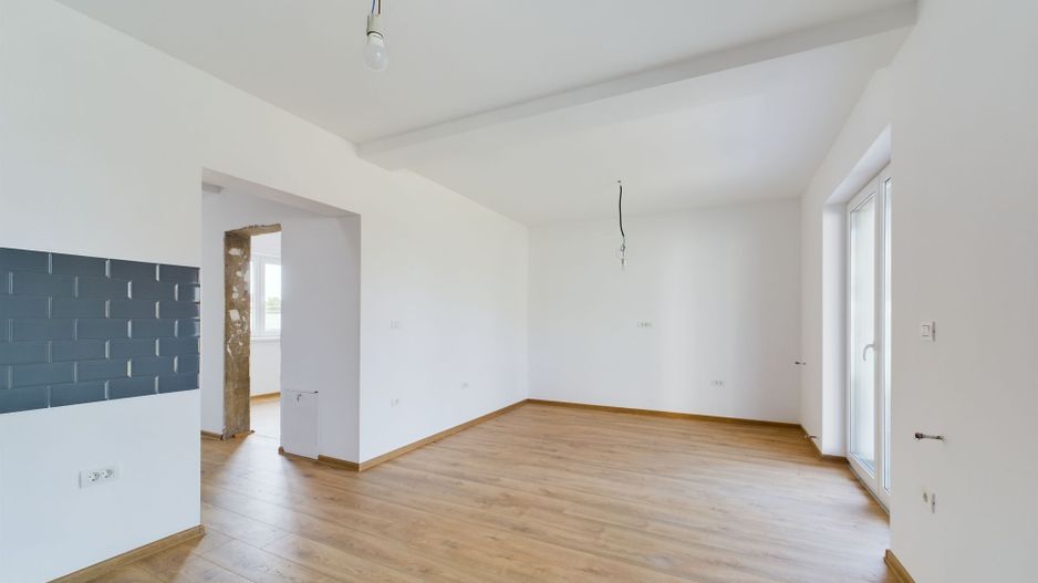 Duplex elegant cu 3 dormitoare în Ghiroda - Poză 2