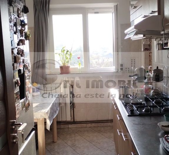 Apartament cu 3 camere decomandat, la etajul 6, in Piata Unirii ! - Poză 5