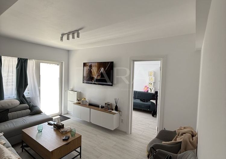 Apartament 3 camere, terasă de 55 mp și parcare în garaj – zona Petrom - Poză 2