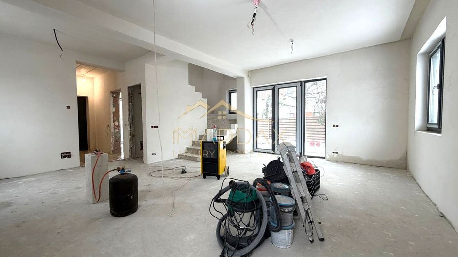 Vila moderna 6 camere // 190mp // teren 300mp // Tunari - Poză 5