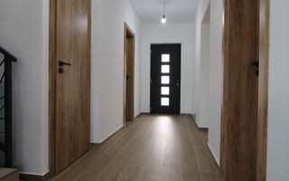 Casa zona Lunei, 5 camere + 3 bai, centrala proprie, rezidential sau birouri ! - Poză 6