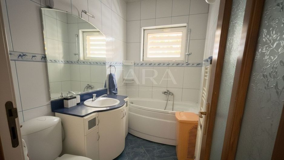 Apartament spațios, mobilat modern, cu parcare și garaj– zona Câmpului - Poză 11