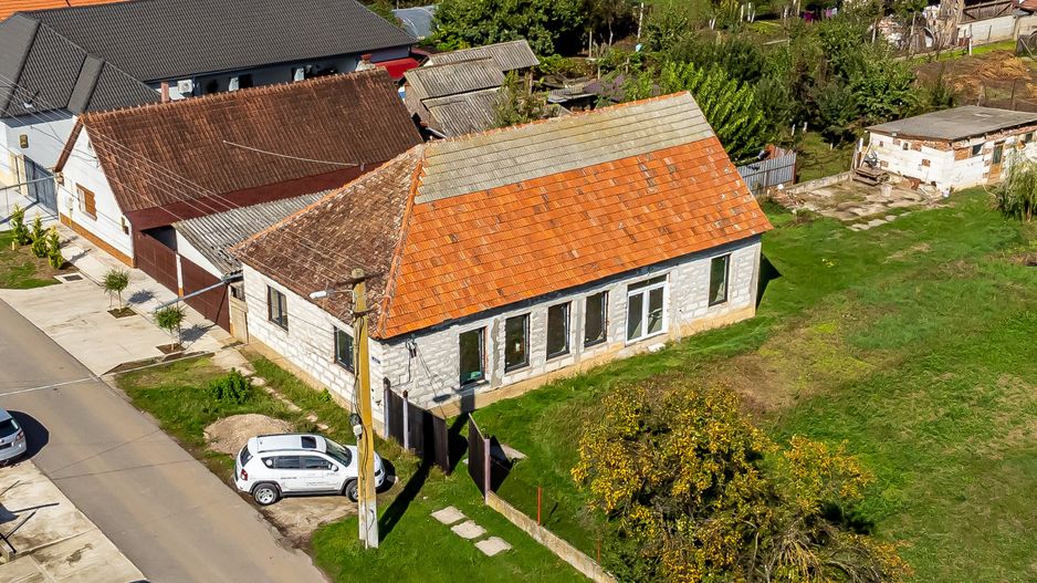 Descoperă Casă nefinisată cu 4 Camere Sântana - Poză 1