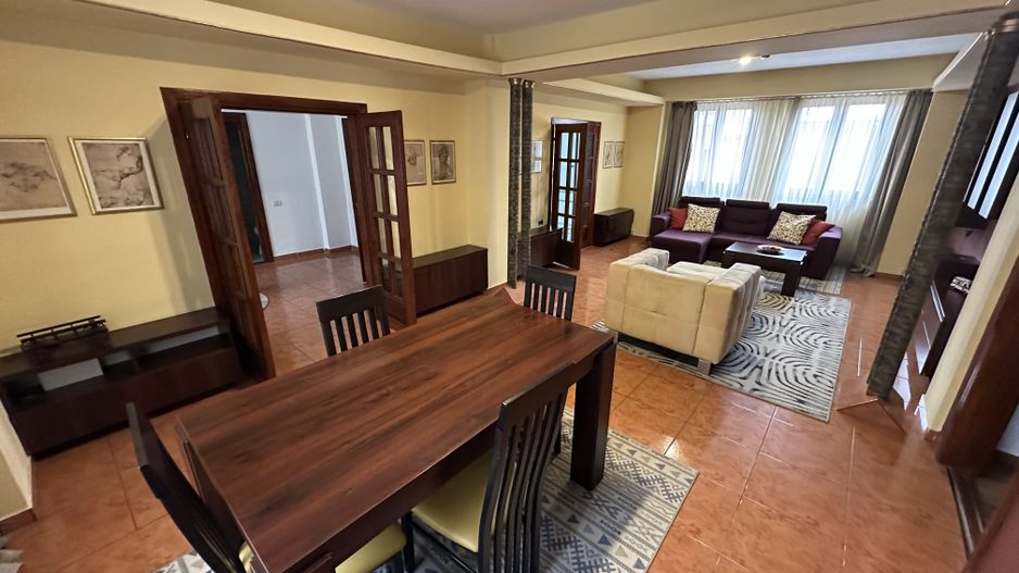 Apartament cu 3 camere în zona P-ta Unirii - Poză 3