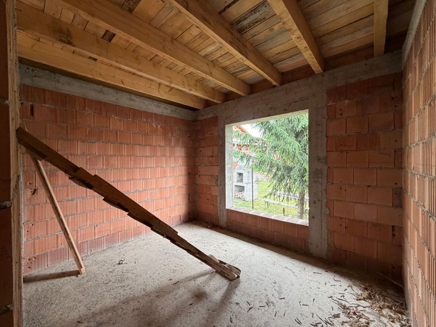 Casă de vânzare 260 mp utili + 1052 mp teren in centrul orasului Covasna - Poză 11