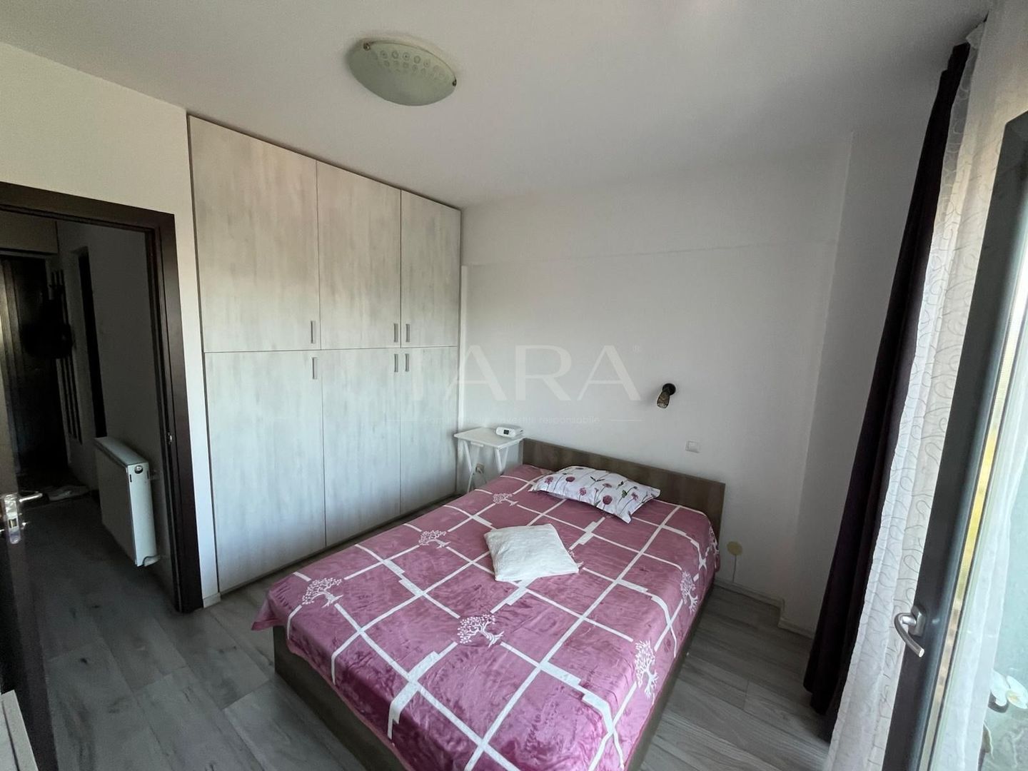 Vânzare apartament, imobil nou, zona de zi si dormitor separat. - Poză 4