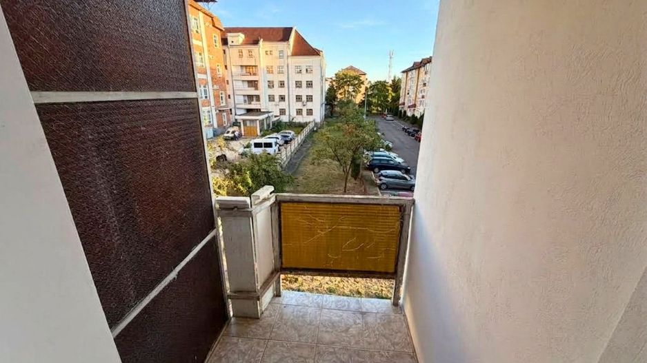 Garsonieră decomandată zona lenin etaj 2 29 mp la 5 minute de centru - Poză 2