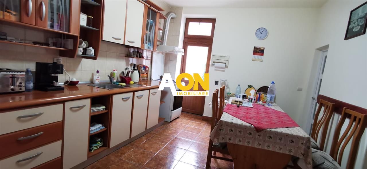 Casa in Centru zona linistita - Poză 2