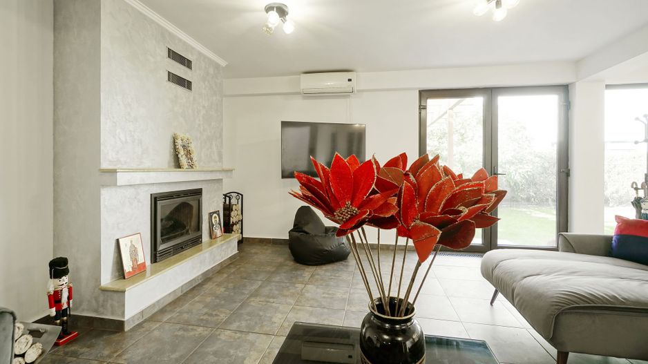 Brancoveanu  P+2, 8 cam, 6 dormitoare, 6 bai, 3 garaje teren 650 mp - Poză 13