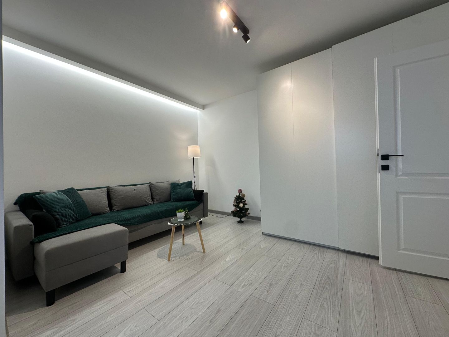 Apart 2 camere renovat 2024 Str Moldovița 0% comision! - Poză 1