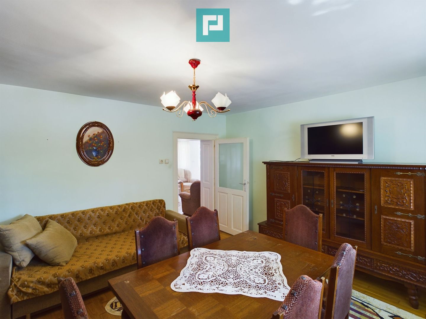 Casă cu 7 camere și 2 băi in Grădiște - Poză 12