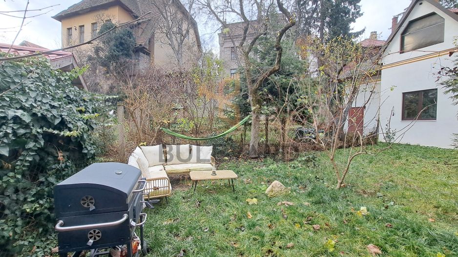 Apartament 2 camere la casa, curte si garaj! zona centrala! - Poză 1