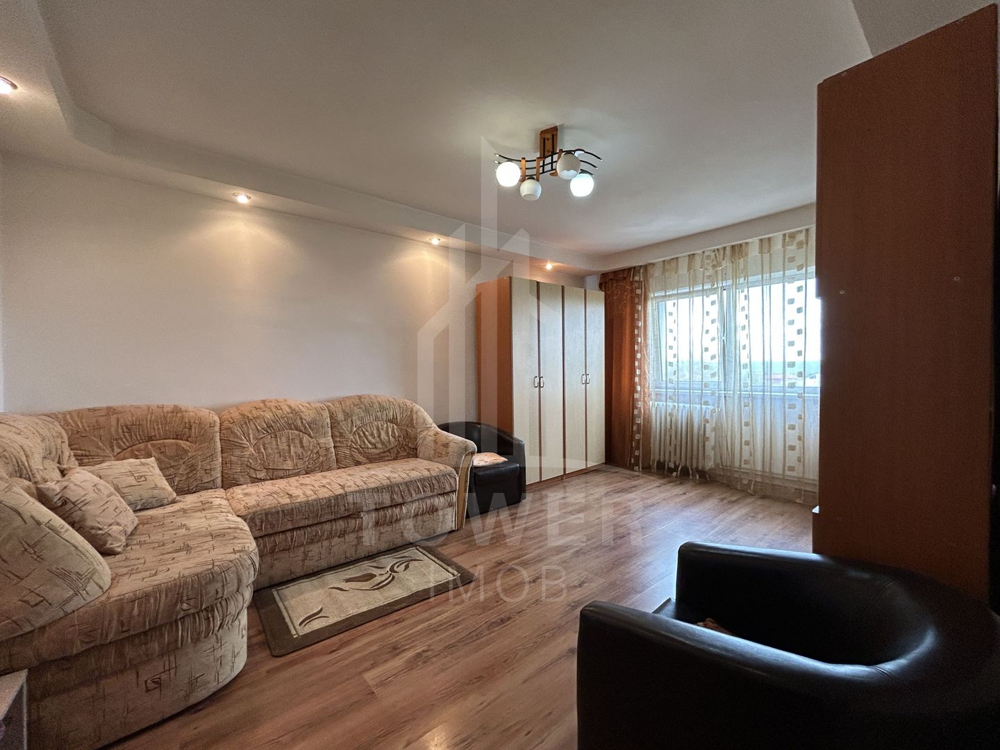 Apartament de vânzare - Zona Vasile Aaron - Poză 2