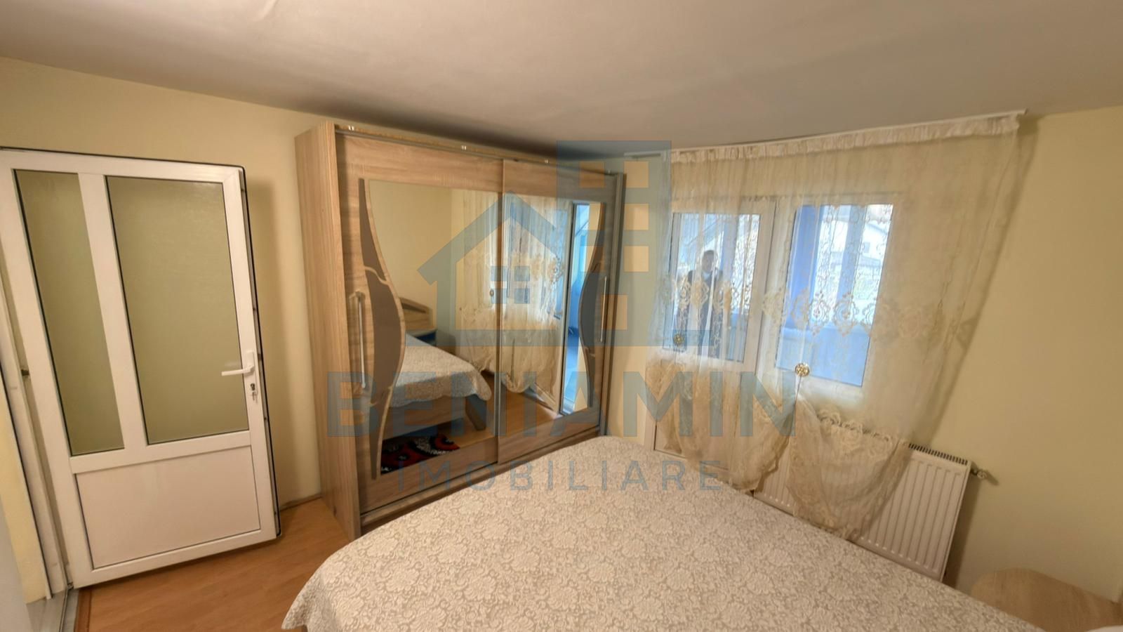 Vila-in-zona-Parcului-Nicolae-Romanescu-curte-mare-doua-constructii - Poză 4