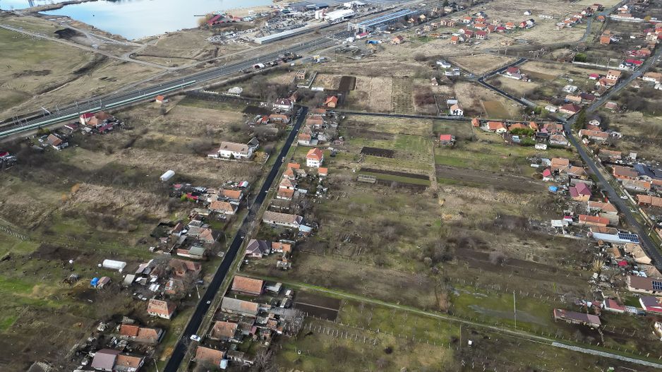 Casă modestă cu 3 camere în Ghioroc - Poză 9