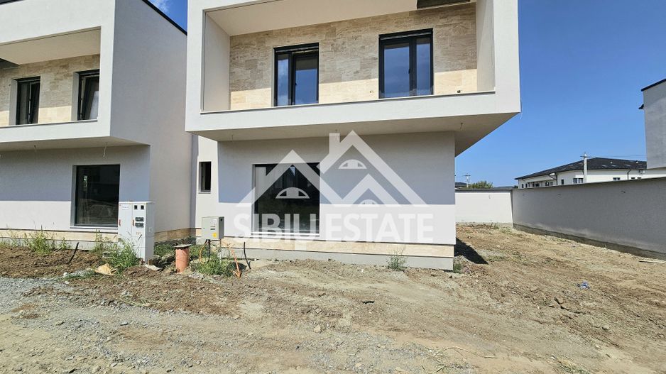 Casa noua 4 camere Selimbar central - Poză 16
