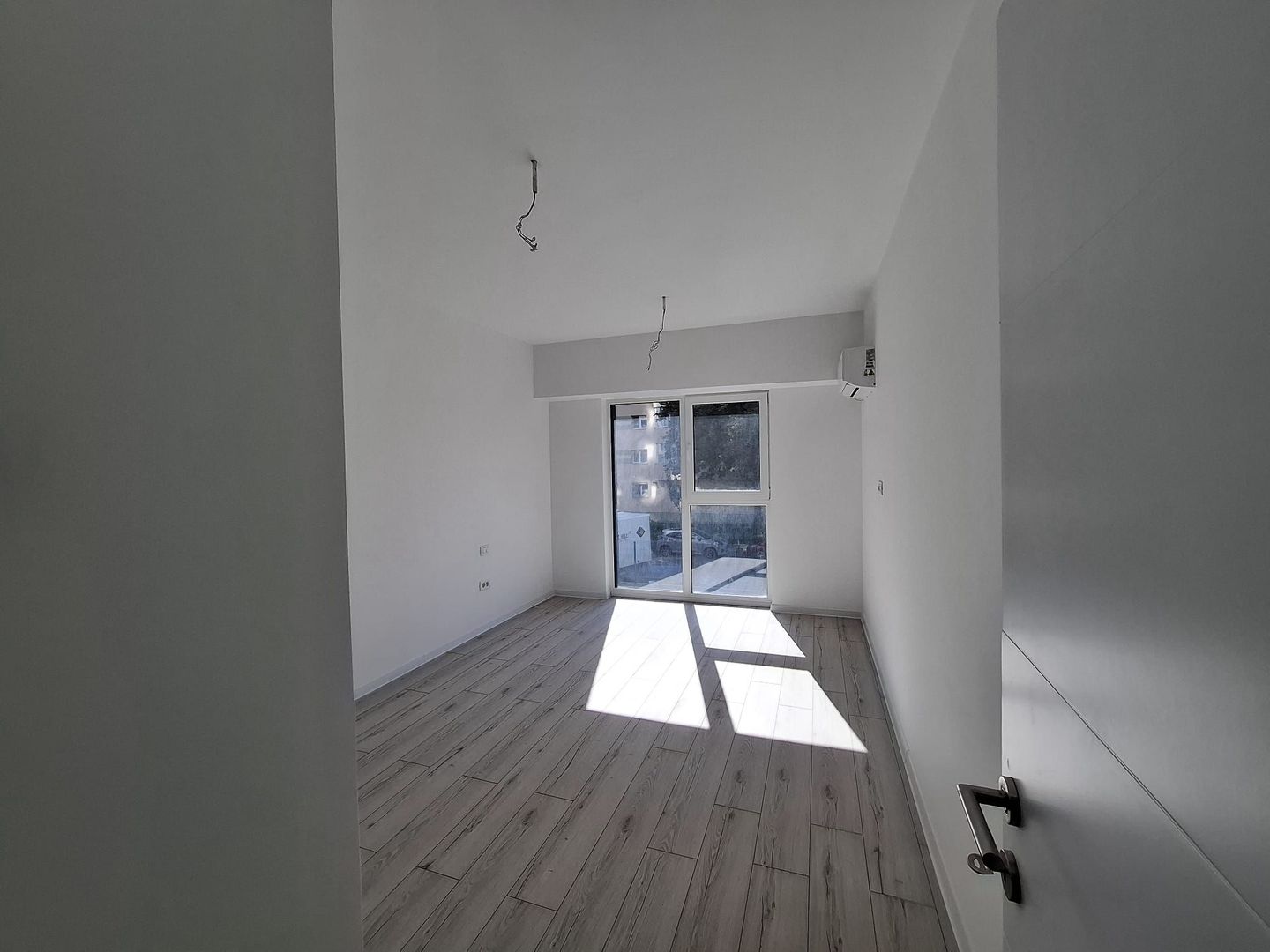 4 camere  Bloc Nou Rezidential Birouri L330 GranVia Lake View - Poză 7