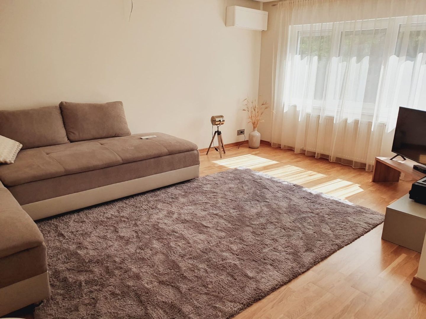 Punctele Cardinale | Apartament spatios | 3 camere + 1 Birou - Poză 3