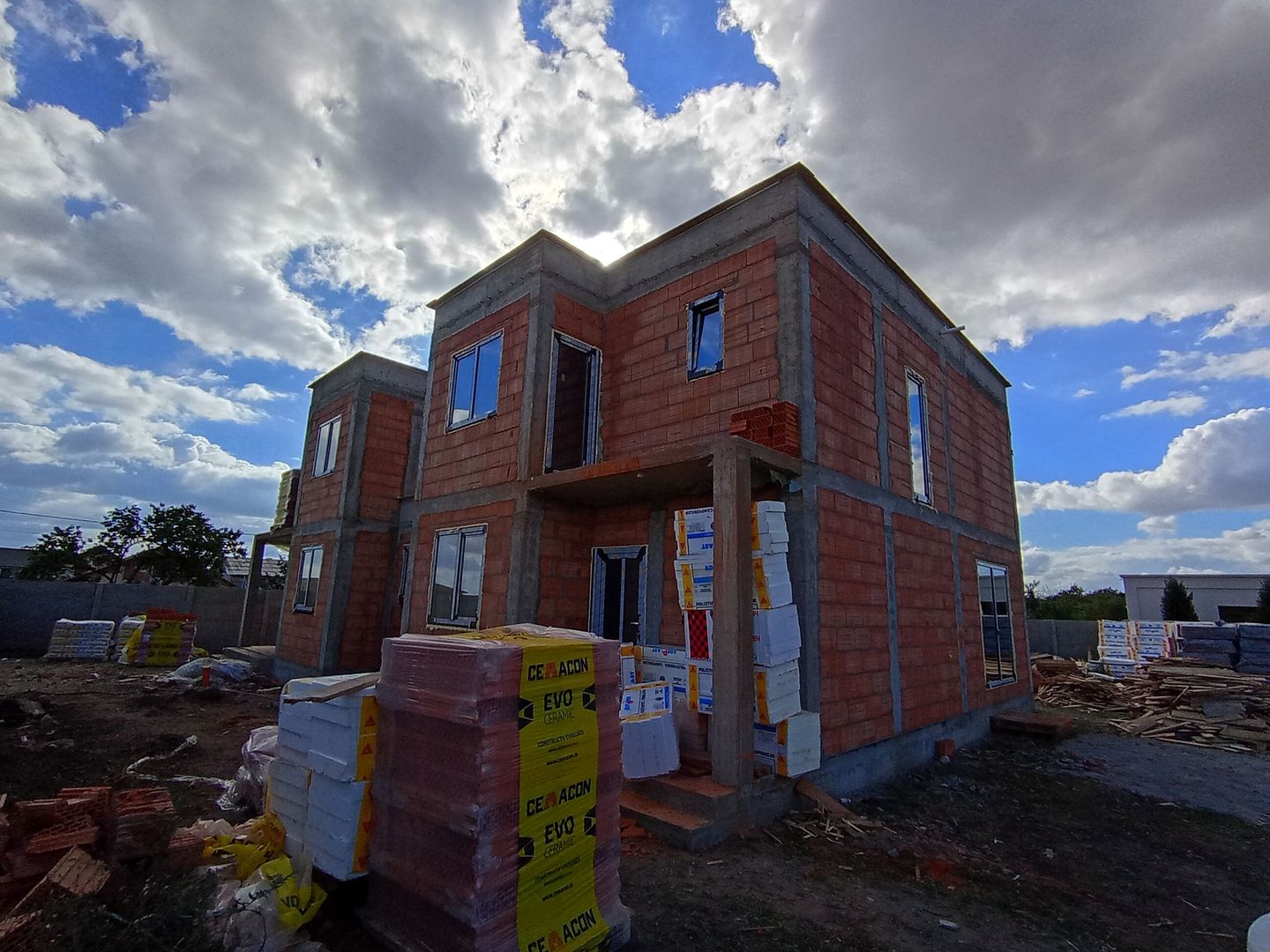 Sanandrei Duplex cu Perete Dublu, Proiect Modern - Poză 2