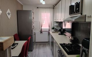 Apartament 3 camere decomandat, etaj intermediar - Poză 3