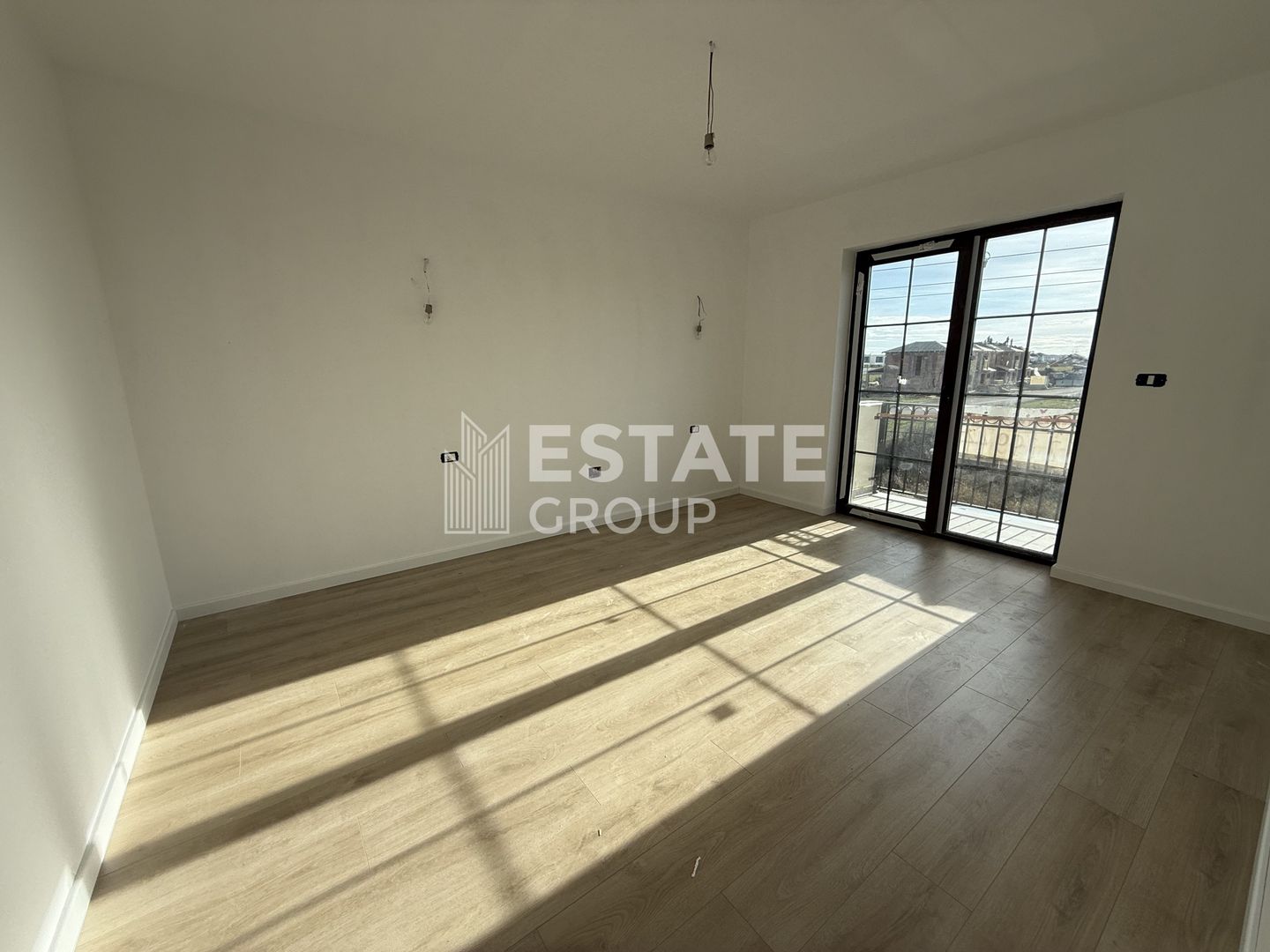 Duplex cu 3 camere despartit prin camera tehnica in Mosnita Noua - Poză 1