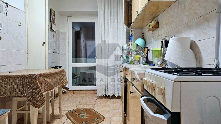Apartament cu trei camere, zona Racadau 75 mp - Poză 3