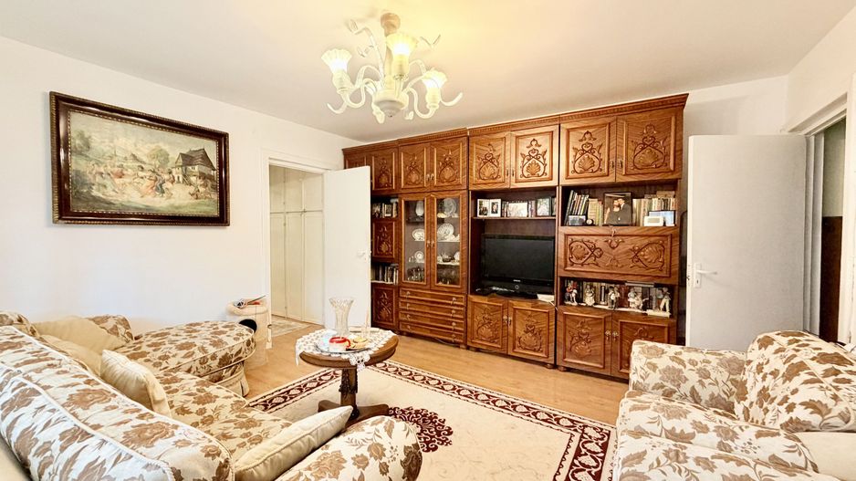 Apartament 3 camere de vânzare - Girocului, 0% comision cumpărător - Poză 1