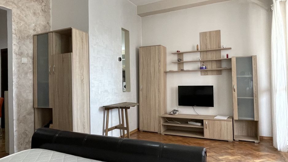 Apartament Calea Victoriei nr 208, risc 1, vedere stradala. - Poză 1