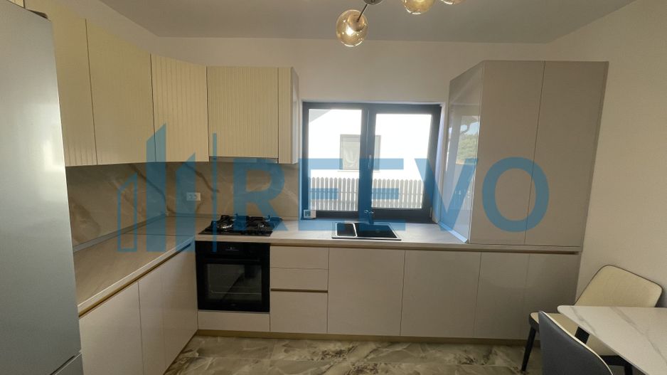 Casă de închiriat în Hemeiuș - Poză 3