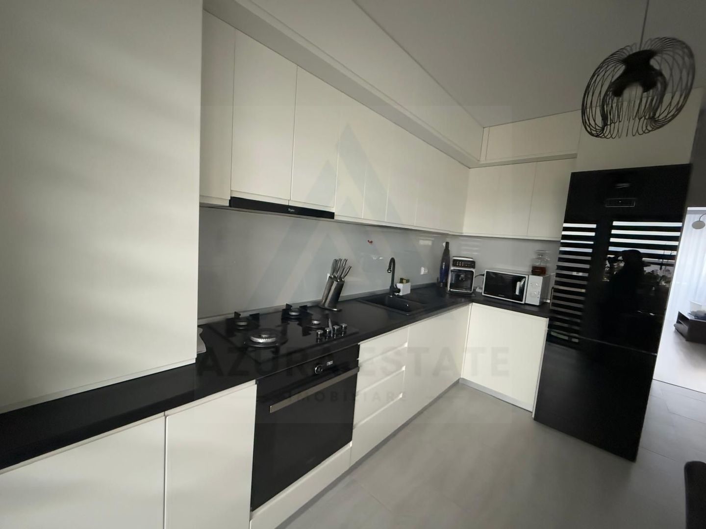 Apartament modern 3 camere 2 dormitoare 2 băi 80 mp utili  Șelimbăr - Poză 2